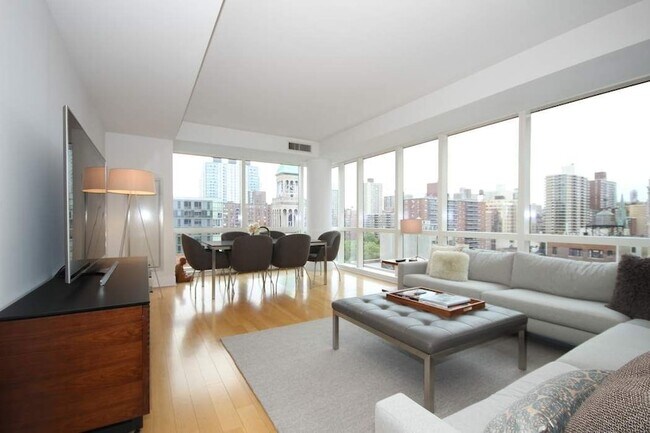 Primary Photo - 2628 Broadway