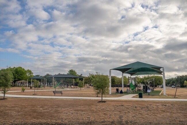 Building Photo - Nestled in Round Rock neighborhood.