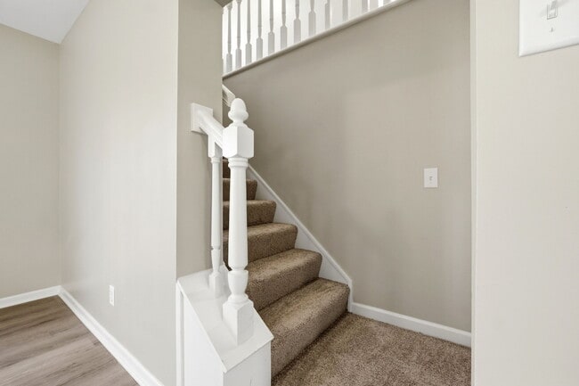 Building Photo - 3735 Richlawn Rd