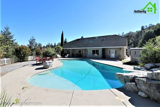 Building Photo - 14270 Quail Springs Rd