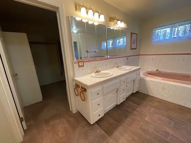 Master Bath - 8265 Elizabeth Lake Rd