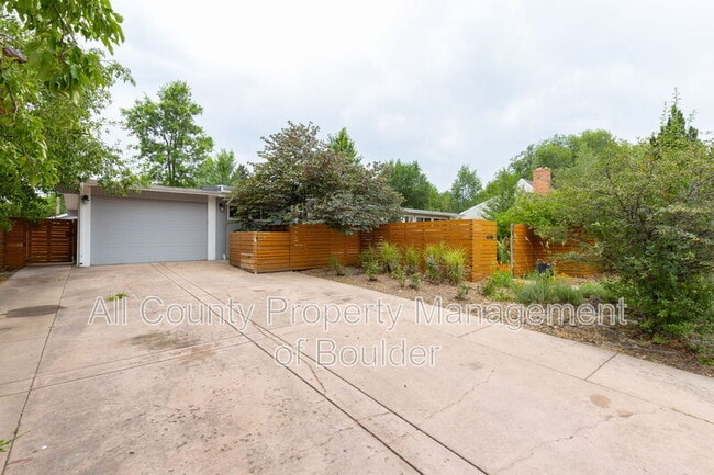 Building Photo - 4690 Sioux Dr