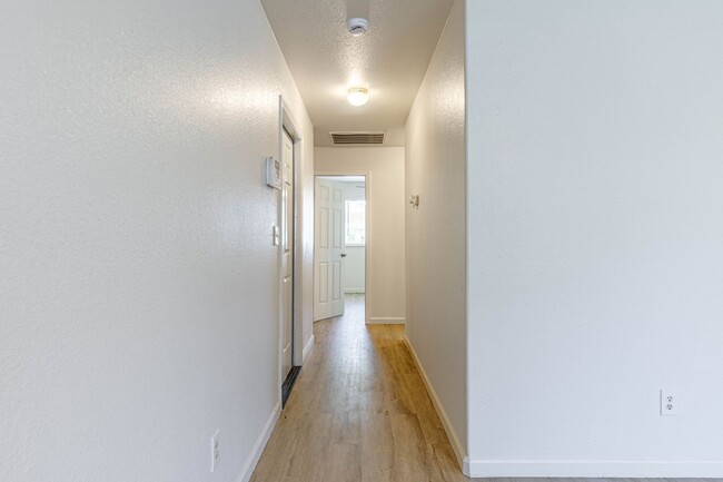 Building Photo - 3 bed 2 bath home for RENT in Modesto by H...