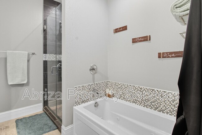 Building Photo - 3612 Flad Ave