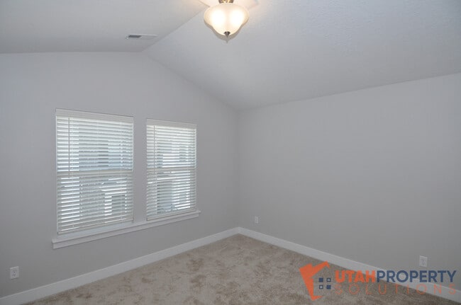 Building Photo - 13012 S Oberon Ln