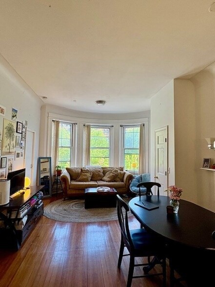 Primary Photo - 591 Beacon St