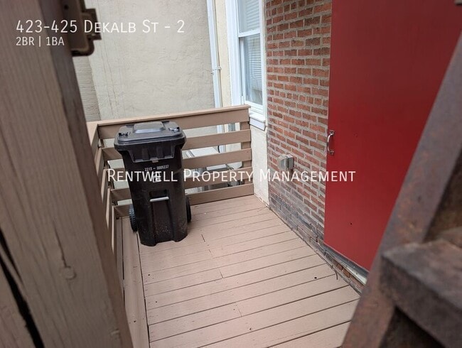 Building Photo - 423-425 Dekalb St-2