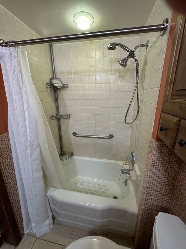 Building Photo - LILIUOKALANI GARDENS, STUDIO/1/1, FULL KITCHEN, GARDEN VIEWS