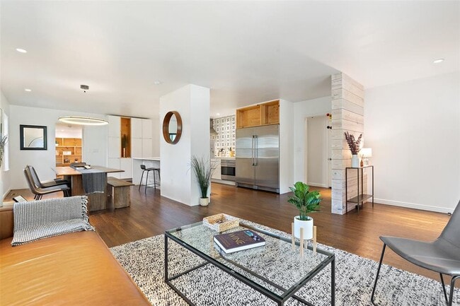 Building Photo - 2202 Montclaire St