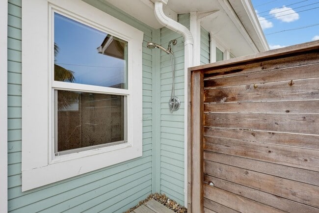 Building Photo - 4525 Saratoga Ave