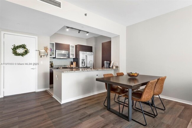 Building Photo - 951 Brickell Ave