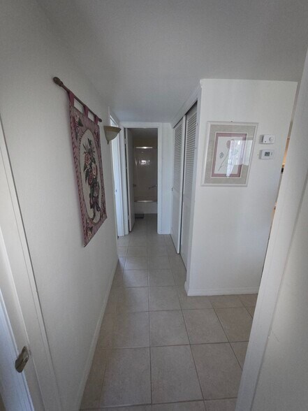 Building Photo - 4158 Tamiami Trl