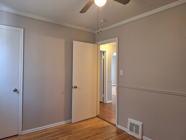 Building Photo - Charming 3 bedroom bungalow freshly updated