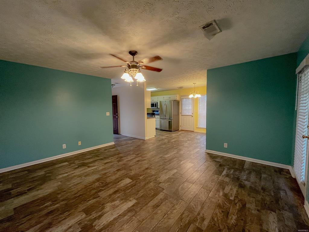 Building Photo - 121 Hickory Trail