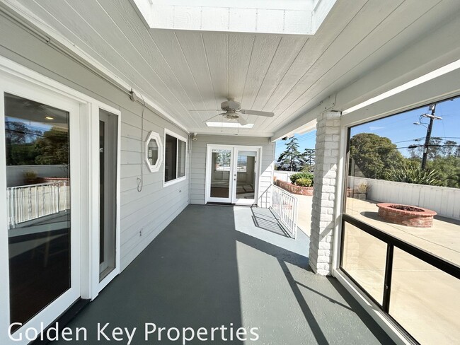 Building Photo - Beautiful ocean-view home located in the h...