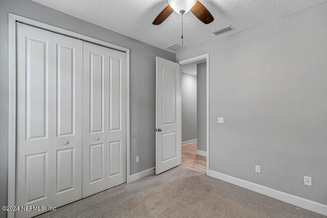 Building Photo - 588 Vista Lake Cir
