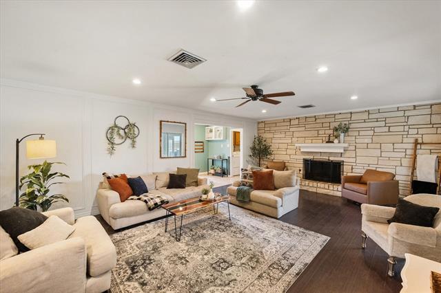 Building Photo - 1415 Moss Rose Cir
