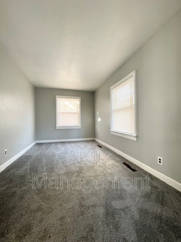 Building Photo - 1141 Earlwood Ave