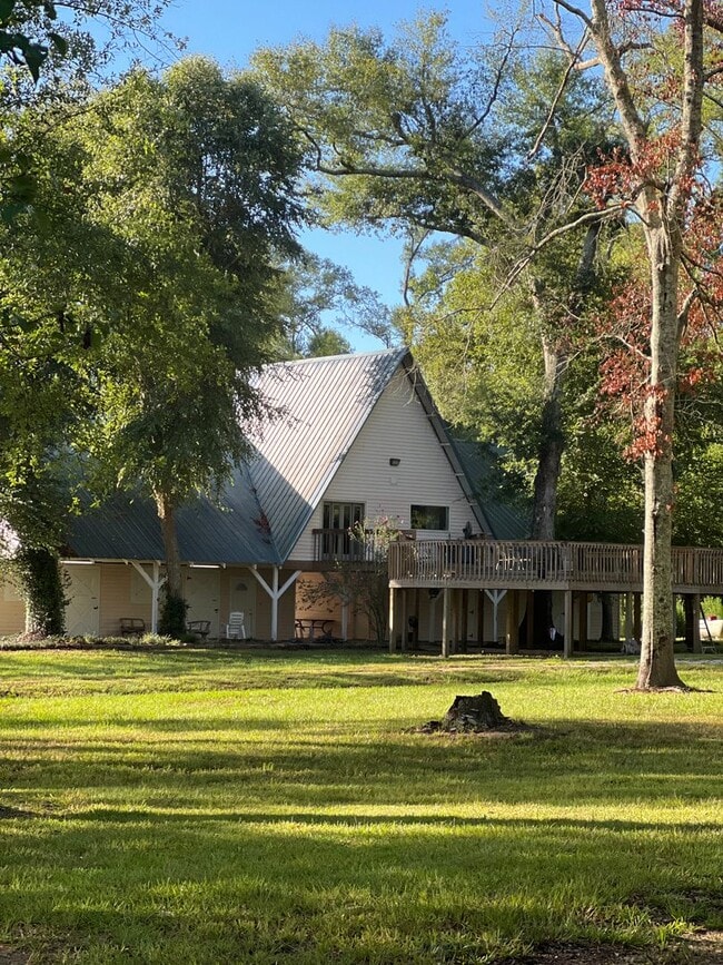 Building Photo - Country Living
