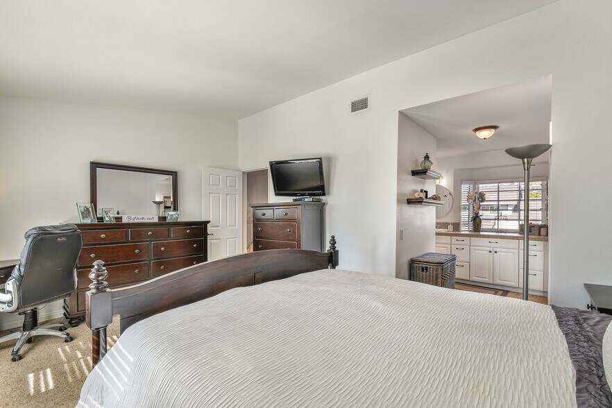 Building Photo - 385 Calle Borrego