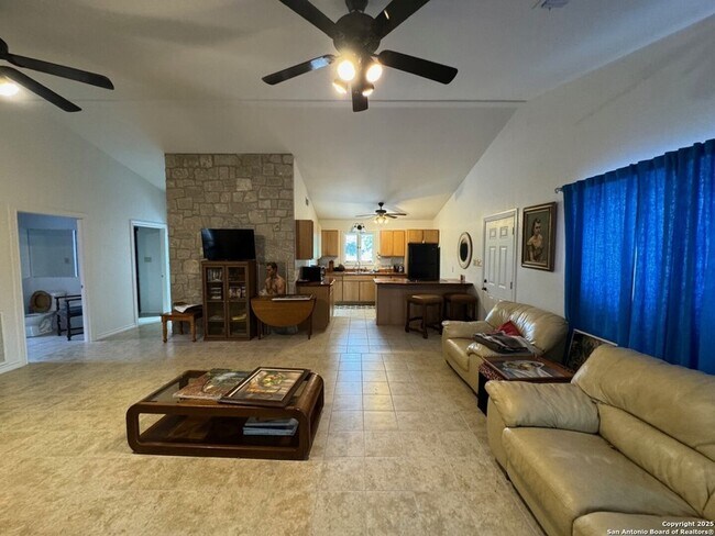 Building Photo - 572 Fm 2107