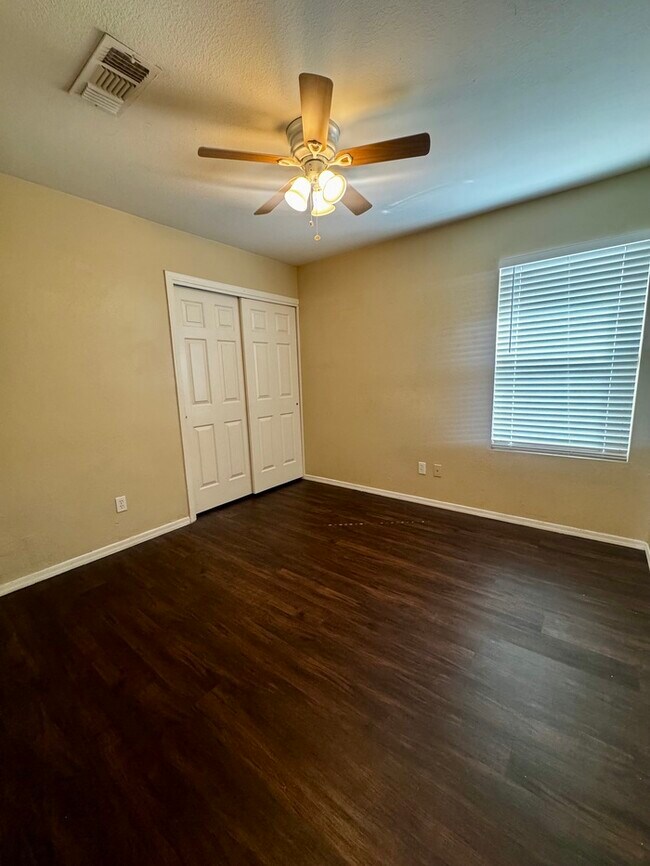 Building Photo - FOR RENT