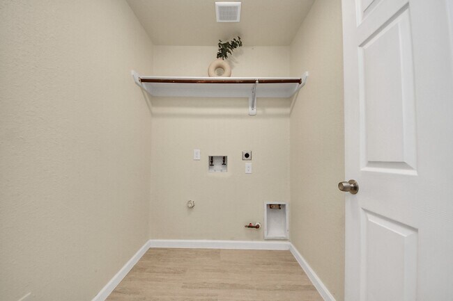 Building Photo - 9622 Sugarblossom Ln