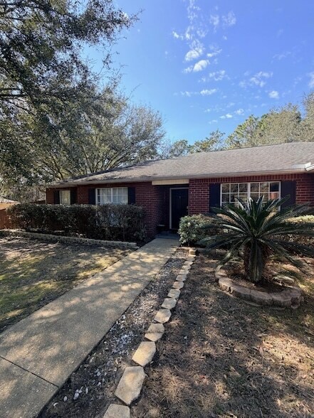 Building Photo - 205 Villacrest Dr