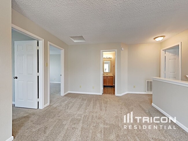 Building Photo - 5977 Porchester Pl
