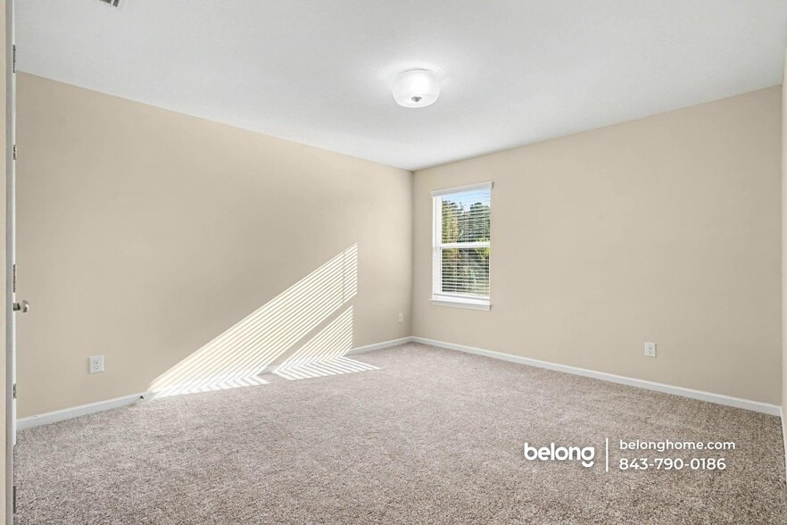 Building Photo - 447 Tayberry Ln