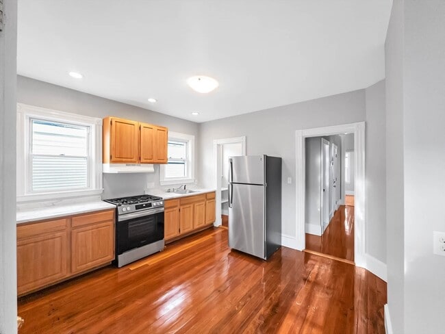 Building Photo - 16 Arcola St