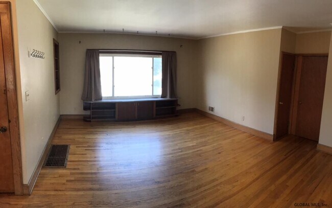 Building Photo - 134 Elm St