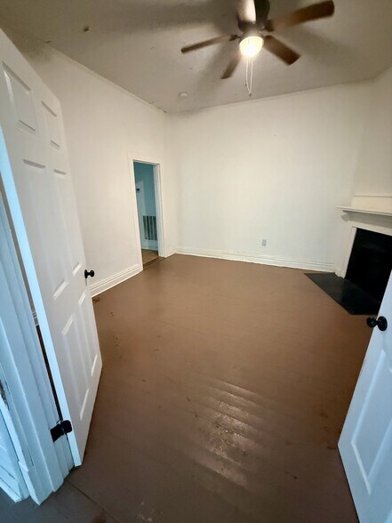 Building Photo - 839 N Spring St
