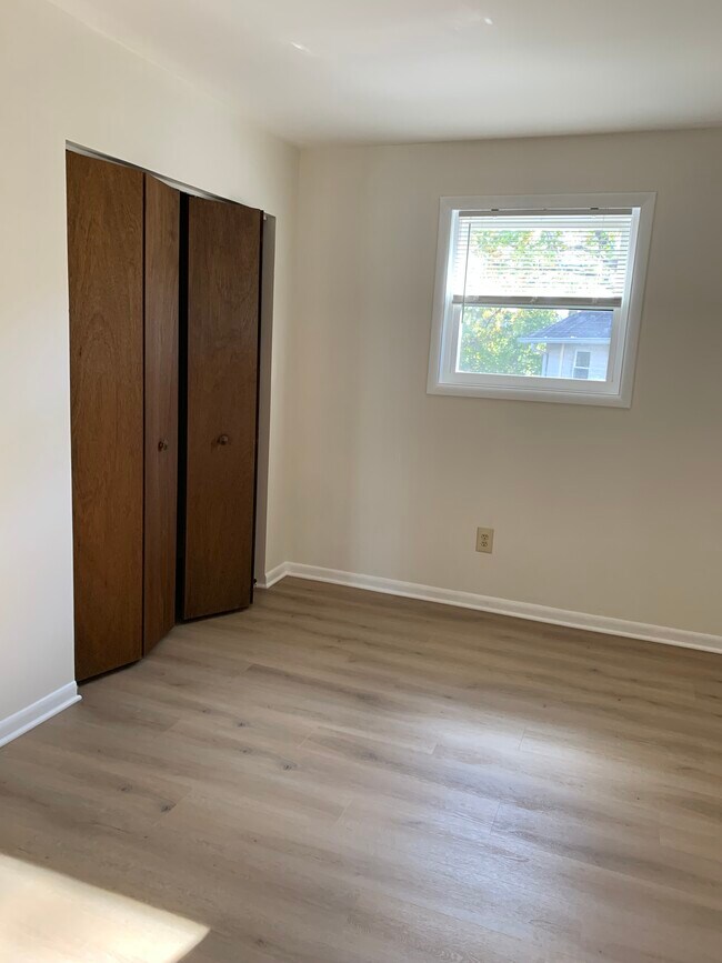 Building Photo - 11 Warren Lodge Ct