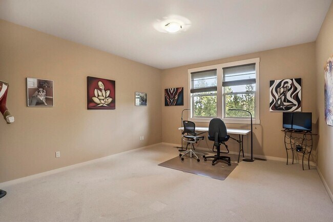 Building Photo - 3560 NW Braid Dr