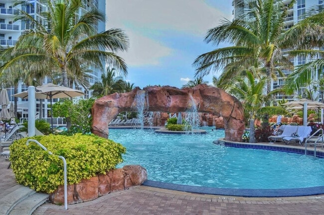 Building Photo - 18001 Collins Ave