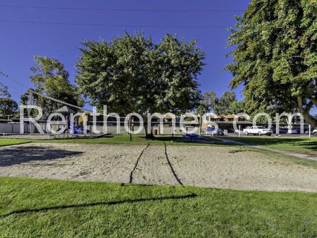 Building Photo - 9929 Azuaga St