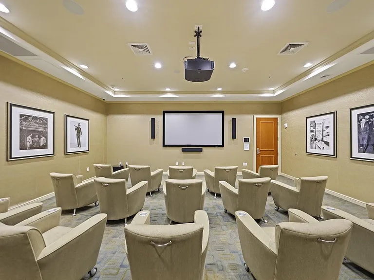 Building Photo - 347 N New River Dr E