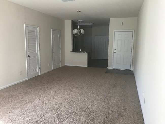 Building Photo - 389 Servia Dr