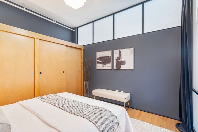 Building Photo - Elizabeth Lofts - 7th floor north facing p...