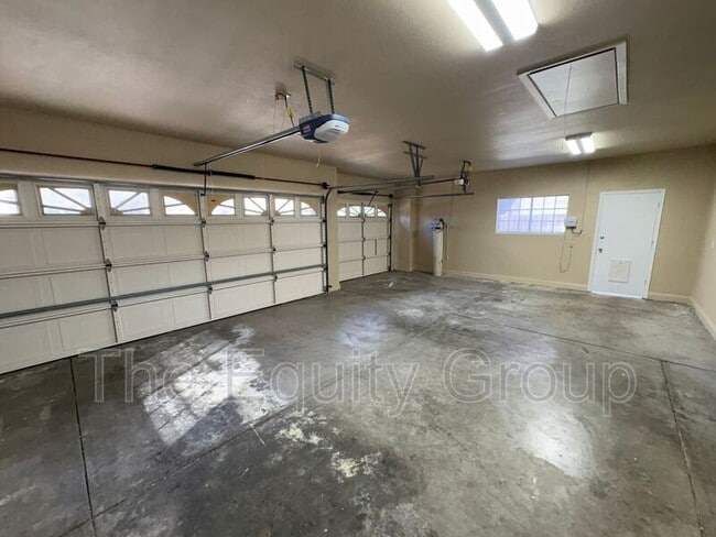 Building Photo - 540 W Birch Ct