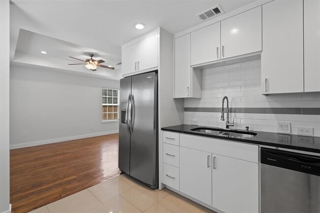 Building Photo - 4607 Ribbecke Ave