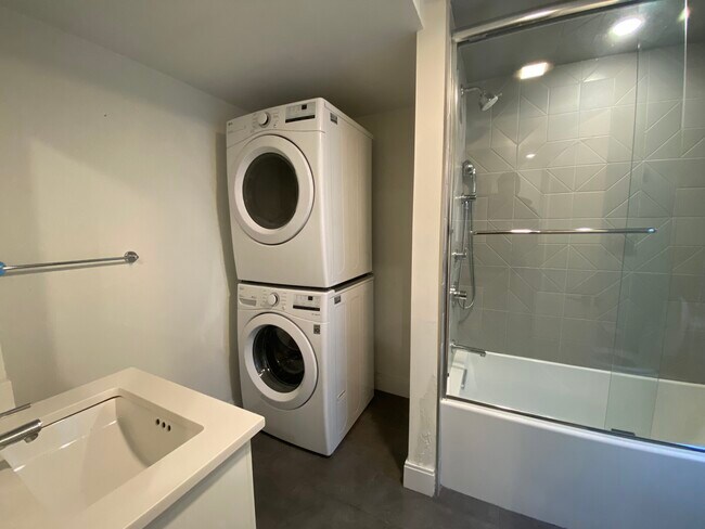 Building Photo - 11 Pomeroy St