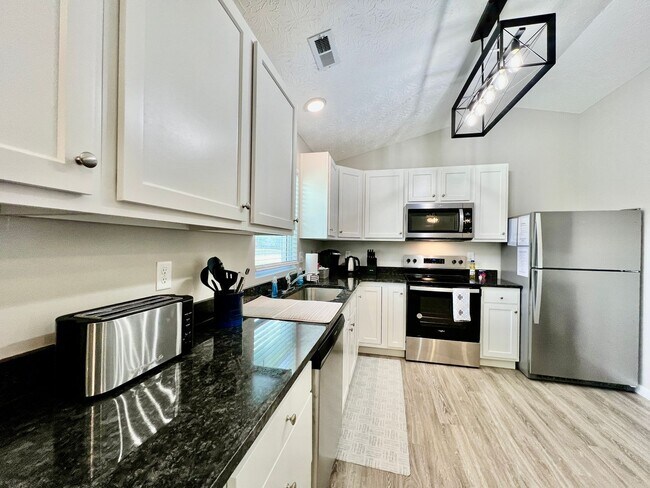 Building Photo - 804 Pierson Rd