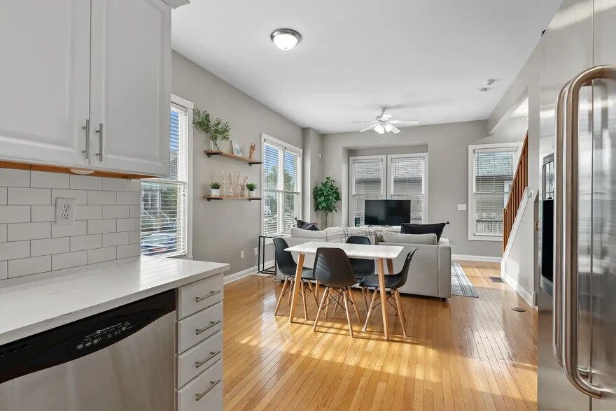 Building Photo - 950 N 6th St