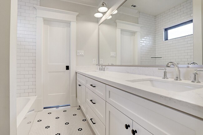 Building Photo - 1901 Bradshaw St