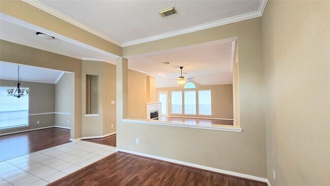 Building Photo - 1602 Summer Rain Dr