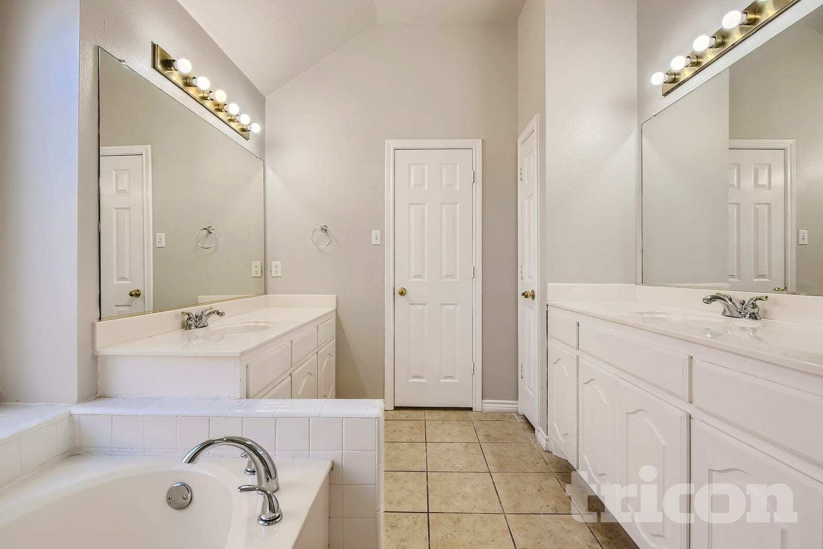 Building Photo - 1711 Newcastle Dr