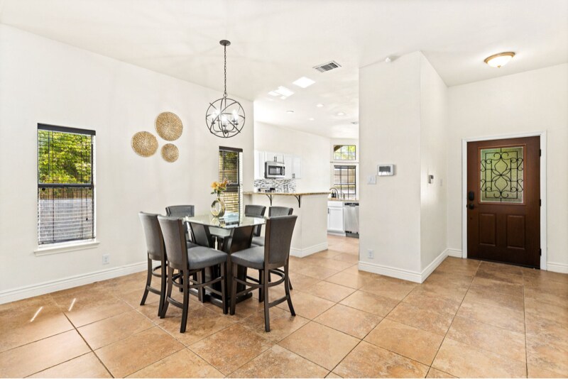 Building Photo - 9835 Logans Ridge Dr