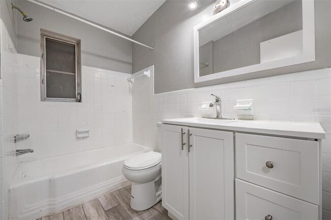 Building Photo - 810 Jurgens St